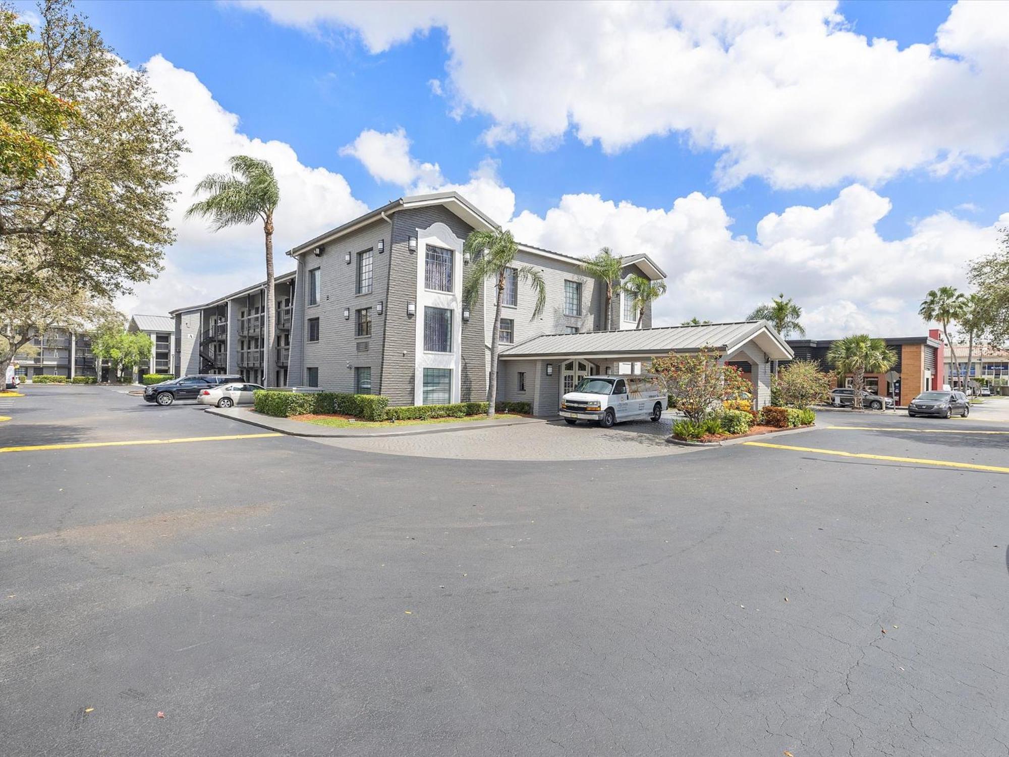 La Quinta Inn By Wyndham Miami Airport North Miami Springs Екстериор снимка